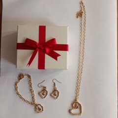 Heart-shaped jewelry set (necklace, bracelet, earrings)