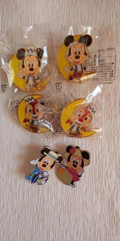 ミッキーミニーチップデールピンバッチのサムネイル