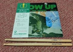 ジョージ大塚使用のドラムスティックとＬＰ・ブローアップ＋菅野サインのサムネイル