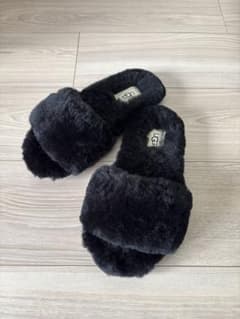 UGG ブラックファースリッパのサムネイル