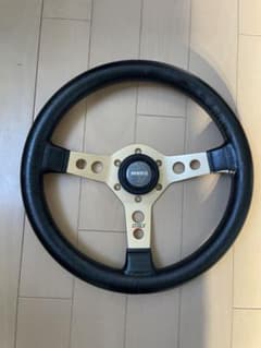 32パイ・PCD70mm・イタリア製のビンテージ3スポークステアリング