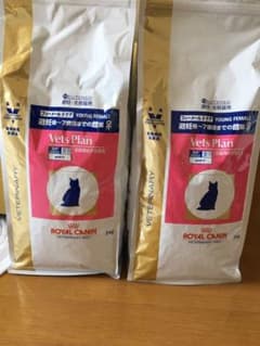 ロイヤルカナン 猫用 2kg フィーメールケア　2個　4kgのサムネイル