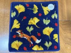 新品未使用　フェイラー ハンカチ ギンコウツリー　ネイビーのサムネイル