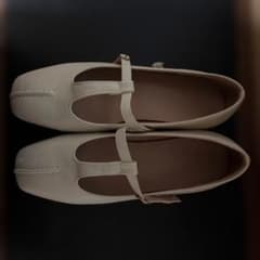 Emiwalkのオフホワイトのパンプスのサムネイル