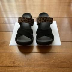 リゲッタ　カヌー　 ヒョウ柄クロスストラップサンダルのサムネイル