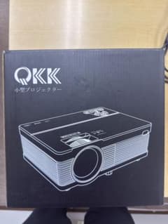 QKK 小型プロジェクター 本体 - メルカリ