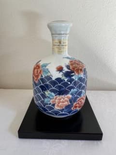 サントリー ブランデー 有田焼ボトル 染錦青海波牡丹文 - メルカリ