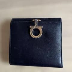 さと様Salvatore Ferragamo ガンチーニ 二つ折り財布のサムネイル