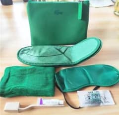 【値下げ依頼可】LACOSTE トラベルポーチ アメニティセットのサムネイル
