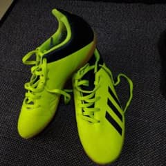 アディダス　フットサルシューズ　小中学生のサムネイル