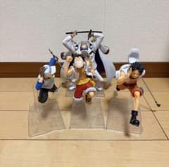 ワンピースフィギュア4体セット：ルフィ, サボ, エース、ガープのサムネイル