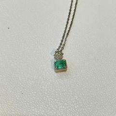 K18wg pt900エメラルドグリーンネックレス お値下げ中 K18wg pt900エメラルドグリーンネックレス - メルカリ