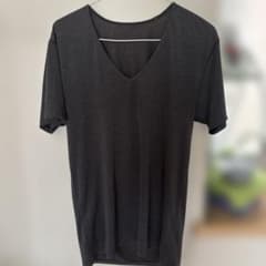 UNIQLO AIRism Vネックダークグレー Mサイズのサムネイル