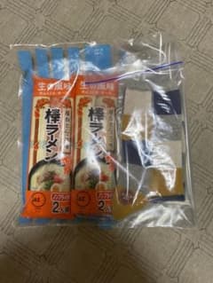 小梅ママ    棒ラーメン2袋、靴下1足のサムネイル