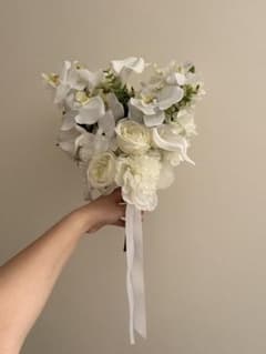 【ブーケ　ブートニア　セット】結婚式　前撮り　ウェディング　ホワイトのサムネイル