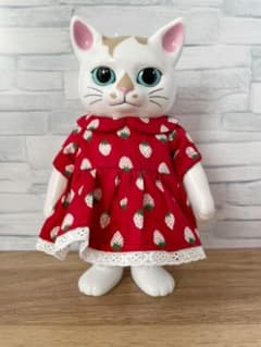 こはるちゃんのお洋服　白イチゴのサムネイル