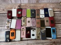 Bulk sale of 30 used flip phones and other junk devices (95)