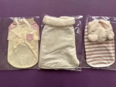 【新品未使用】ペテモ犬服Mサイズ！ボア付きコート含む小型犬冬服ほか3点セットのサムネイル