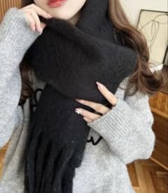 【週末セール！】新品未使用　タグ付　秋冬　マフラー　黒　男女兼用　シンプルのサムネイル