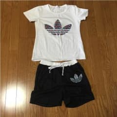 韓国 衣類 adidasセットアップのサムネイル