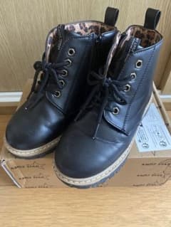 黒 ミッドカットブーツ ヒョウ柄内装のサムネイル