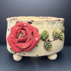 植木鉢　刻印あり 約15cm 立体バラ 花柄 足付き 多肉植物 塊根植物のサムネイル