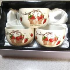 いちごのバスケット柄保存容器3個セット 小鉢 小物入れ フルーツ入れ
