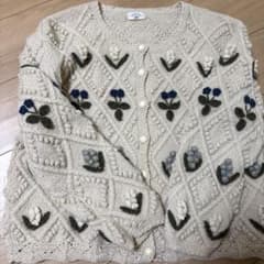 ブルーベリーファーム ニットカーディガン 花柄刺繍 毛100%のサムネイル