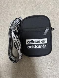 adidas アディダス ショルダーバッグ ブラックのサムネイル
