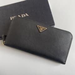 美品】プラダ 長財布 三角ロゴ サフィアーノレザー 黒 1ML506 - メルカリ