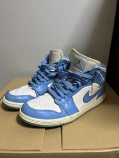 NIKE Air Jordan 1 RETRO MID UNCのサムネイル