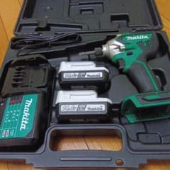 Makita マキタ 電動インパクトドライバー 本体 バッテリー 充電器セットのサムネイル