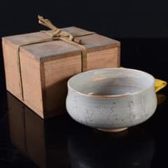 茶道具　鶴舞焼　加藤山古作　和歌文　平茶碗　共箱　C　7403 茶道具 鶴舞焼 加藤山古作 和歌文 平茶碗 共箱 C 7403 - メルカリ
