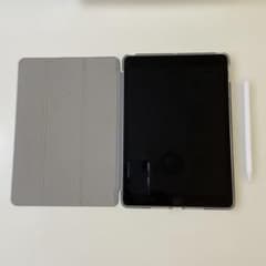 iPad 第9世代 64GB WiFiモデル+ 社外ペン + カバーのサムネイル