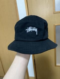 Stussy ブラック バケットハットのサムネイル