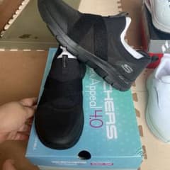 Skechersのサムネイル