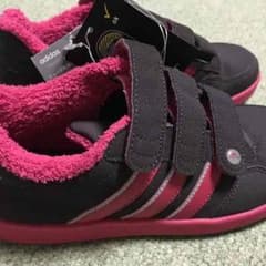 adidas kids スニーカーのサムネイル