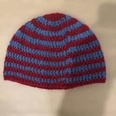 赤と青のストライプニット帽　手作りのサムネイル