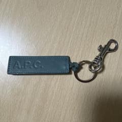 【即購入OK】A.P.C. グリーン レザー キーホルダーのサムネイル