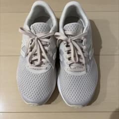 New Balance ランニングシューズ ベージュ　24.5cmのサムネイル