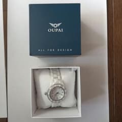 新品　OUPAI ホワイト アナログ腕時計のサムネイル