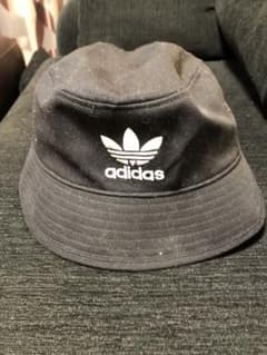 adidas ブラック バケットハットのサムネイル