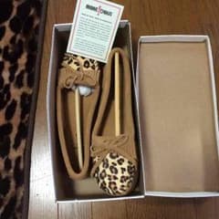 新品ミネトンカ☆靴のサムネイル