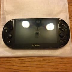 Vita本体　8GBのメモリとcod付きます　充電器なし　一度修理済みのサムネイル