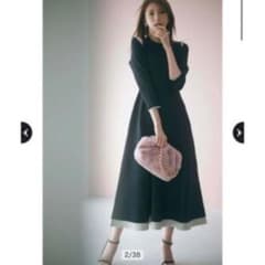 JUSGLITTY ショルダースリットレディワンピースのサムネイル