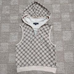 BURBERRY LONDON ノバチェック フード付きベスト 130Aのサムネイル