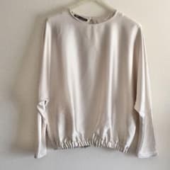 『ZARA ザラ』トップス(M) ドルマンスリーブ　サテン生地のサムネイル