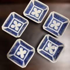 染付 花文 銘々皿 5客セット 陶磁器 染付 花文 四方豆皿5客 - メルカリ