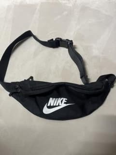 NIKE ボディバッグ ウエストポーチ ブラックのサムネイル