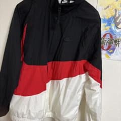 NIKEのサムネイル